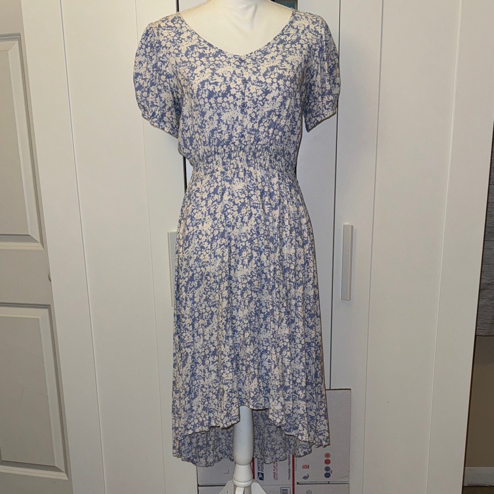 Chic High-Low Floral Dress in Blue and White